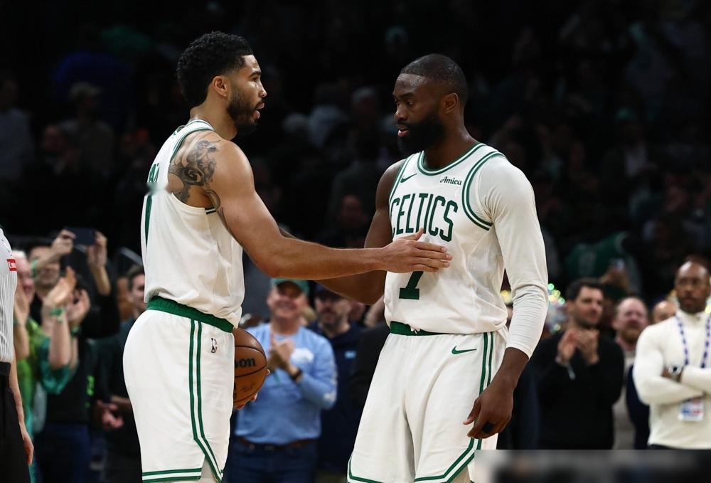 约基奇被多尔特从背后撞翻那一刻，掘金更衣室的复仇倒计时就启动了。 那...