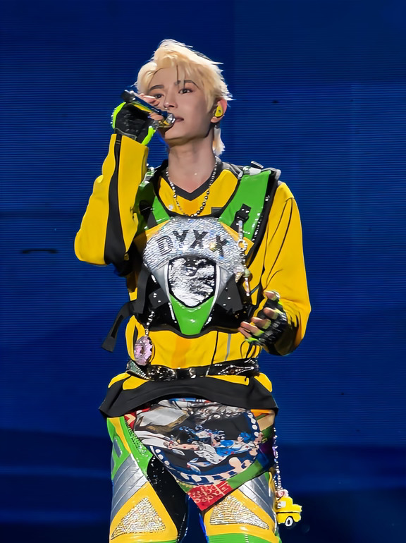 丁禹兮小黄人，拿着话筒认真歌唱的样子真好看#OPPOFindX9Ultra #OPPOFindX9s