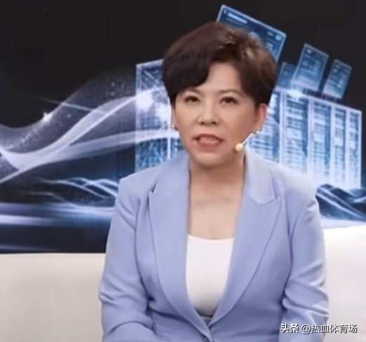 邓亚萍：林诗栋能打出来，关键是男团输球刺激到他了。

他本来就有这个实力，只是需要外界给一点压力、一点刺激，才容易触底反弹。
 
以前他打球总爱往后退，可这次已经无路可退了，再不往前顶、不主动加质量、不下狠手就会输。

技术固然重要，但真正让他赢球的，是被逼出来的那股破釜沉舟的斗志。