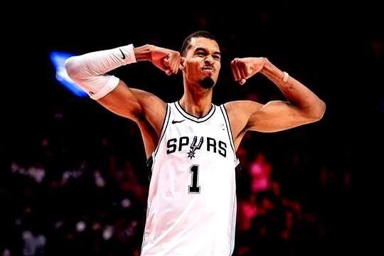 半场落后19分，对手都快开香槟了，结果呢？    马刺客场打开拓者，上...