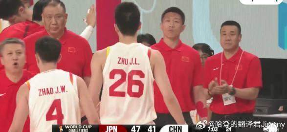 一波8-0追到6分！贺希宁连续2记三分，硬！