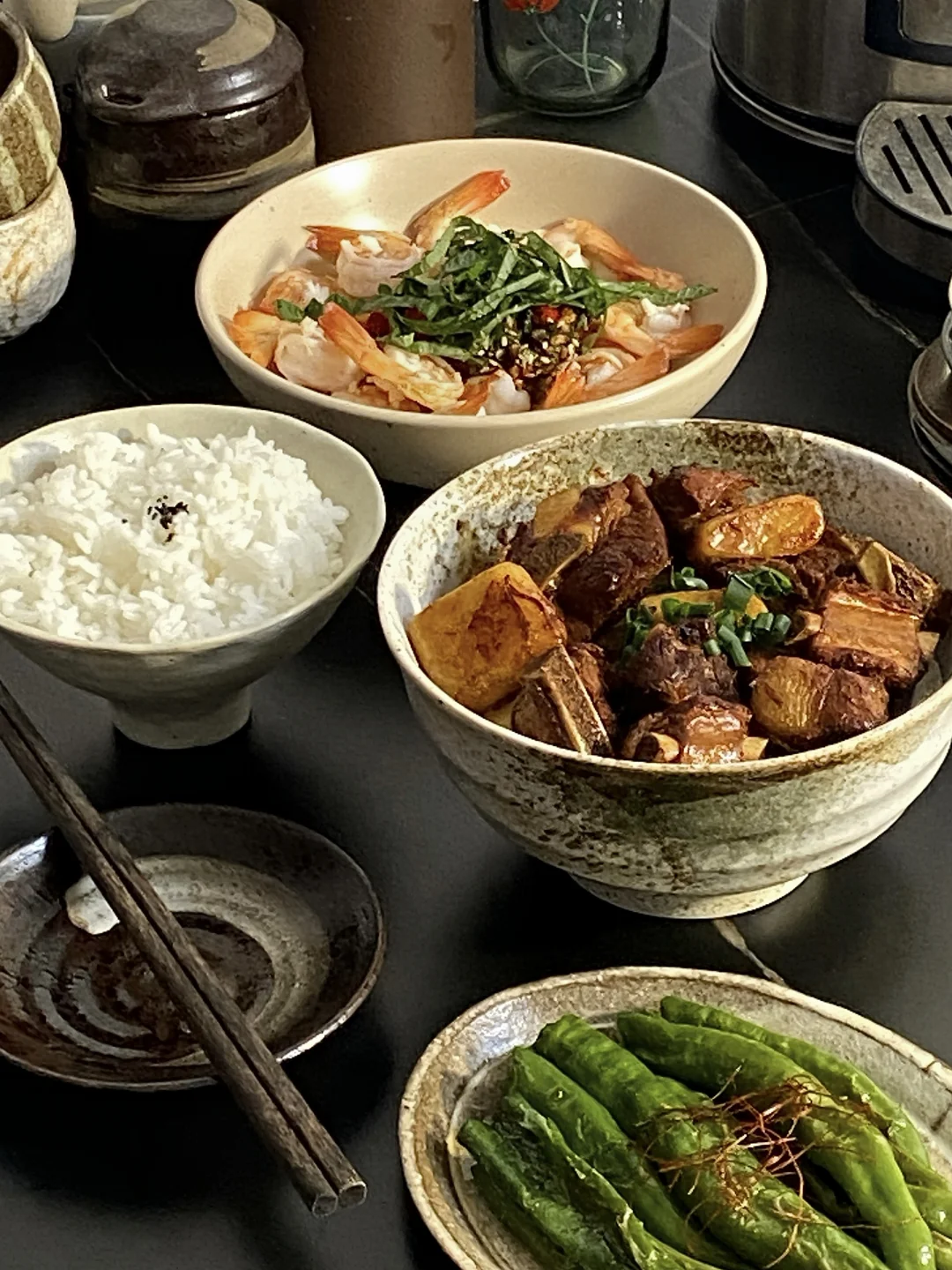 今日菜谱📜年糕烧排骨 紫苏虾 虎皮辣椒🥢