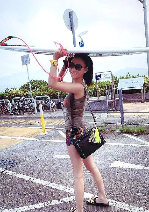 50岁的林心如再度登上热搜！不是因为老公霍建华和孩子，而是与张柏芝母子的合影旧照被重新曝光，揭示了与张柏芝最真实的好友关系 ​