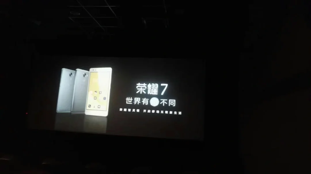 iPhone15静音键改按键，这不是荣耀7吗？