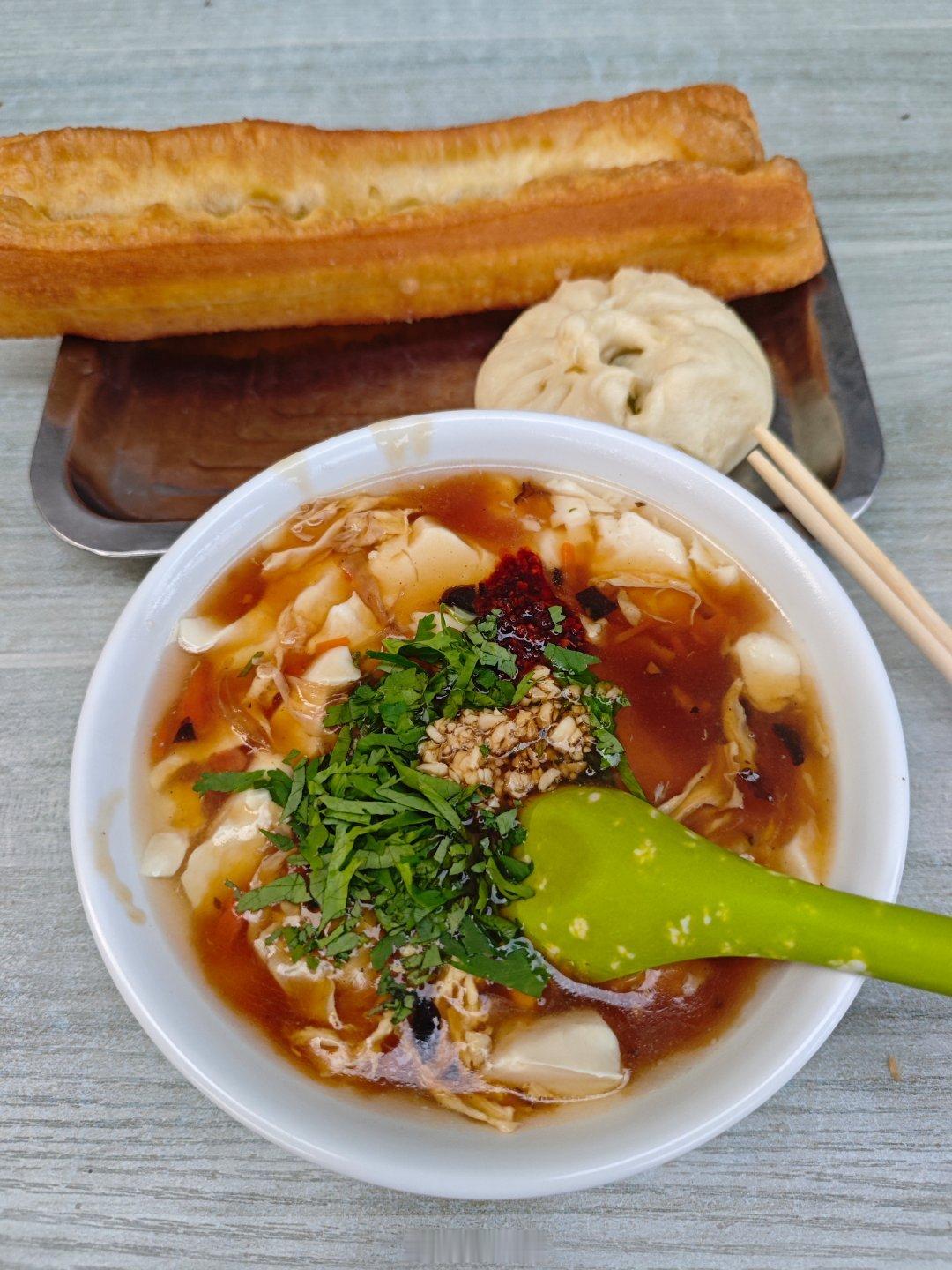 光早市，先吃个早餐！装小喵在溜达  ​​​