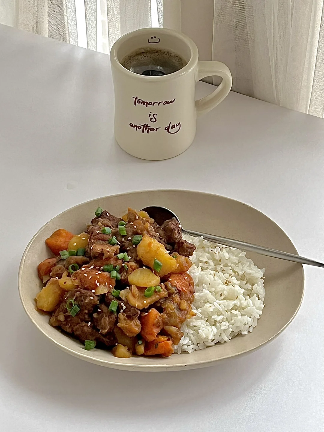 ☀️周末的一人食早午餐｜番茄牛腩土豆盖饭😋