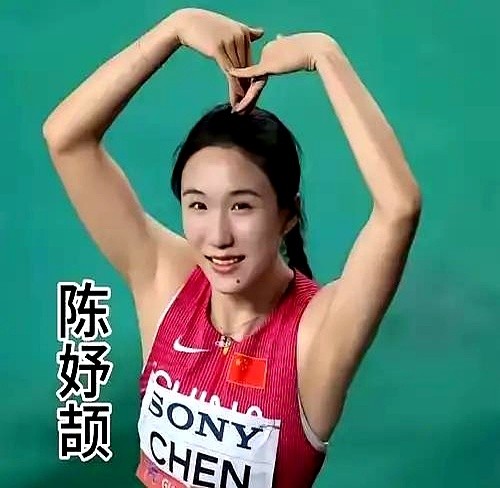 169块金牌！中国队把境外参赛的历史纪录硬生生捅破了天花板。

闭幕式旗手定了，不是跳水梦之队，也不是国乒，而是帆船硬汉毕焜。从雅加达到名古屋，他跨越两个完全不同的比赛级别，硬是啃下三连冠。

这次亚运会，中国军团狂揽169金89银83铜，直接把当年多哈创造的165金老黄历撕了个粉碎。从1982年到