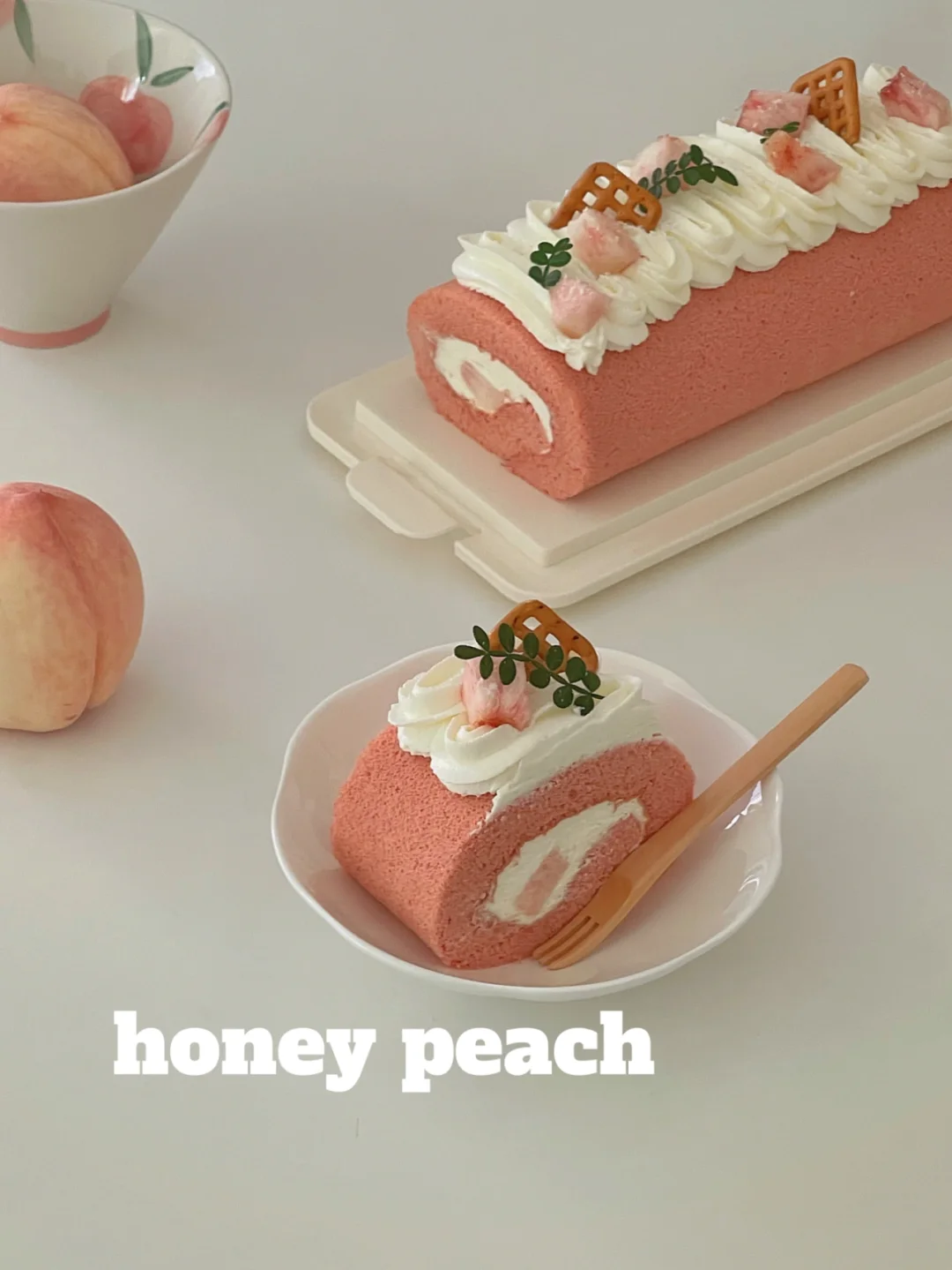 🍑粉嫩嫩蜜桃蛋糕卷｜松软香甜，清新不腻💯