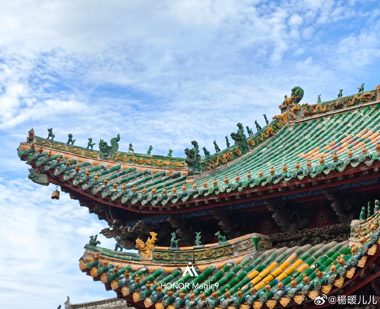 周末出逃｜神垕古镇半日游✅
河南版的景德镇，免门票超好逛
满街琳琅钧瓷小店，烟火慢悠悠。
挑几件喜欢的小瓷件，
把窑变晚霞带回家。
#荣耀magic9# ​