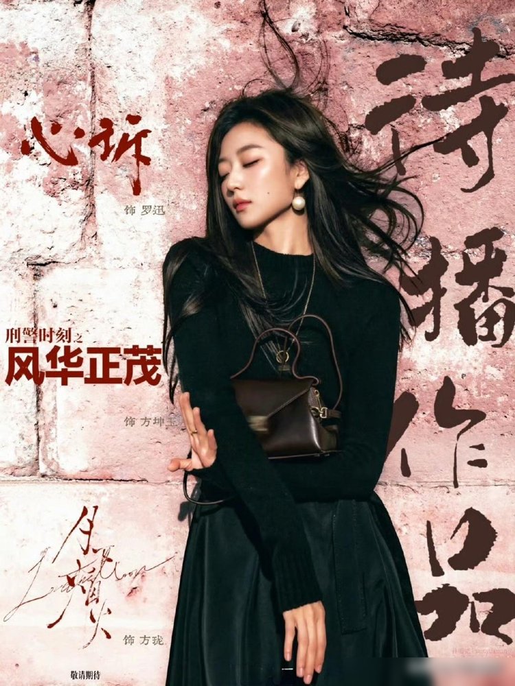 孙千素颜坐进研讨会，手边是一张手写稿，字迹歪歪扭扭，没打印，没提词器。旁边坐着井柏然，全妆全造型，她连口红都没涂。
她念的是写给尚之桃的话，念到“往后不止早春晴朗，每天都要永远晴朗”，声音有点抖。不是演的，是那种当众掏心窝子的抖。台下坐着一屋子业内，她没看手机，没看稿子以外的任何地方。
散场后有