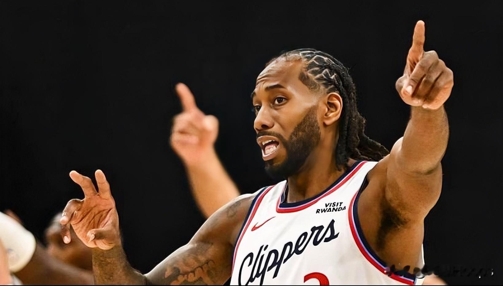 🏀伦纳德正式发声，对快船薪资违规案作出回应

在联盟开出史无前例的重磅罚单之后，伦纳德经由新任经纪人盖恩斯对外发布声明。

伦纳德原文表态：
“坚守底线、敬畏这项运动，一直是我的行事准则。对于自己团队内部人员做出的错误判断，我愿意承担全部责任。很遗憾这件事给球迷以及家人带来诸多困扰。

当初我与快船