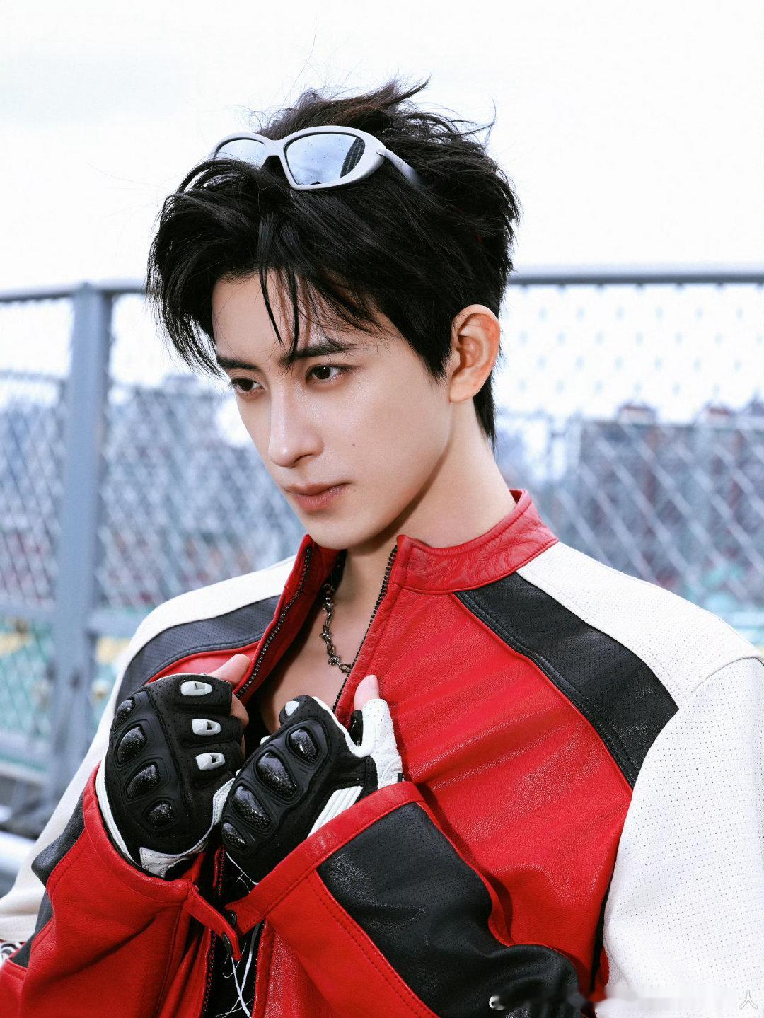 #敖瑞鹏李长寿# arp#敖瑞鹏师兄太稳健# 

当我对世事厌倦的时候，我就会想到你。想到你在世界的某个地方生活着，存在着，我就愿意忍受一切。 ​​​

​