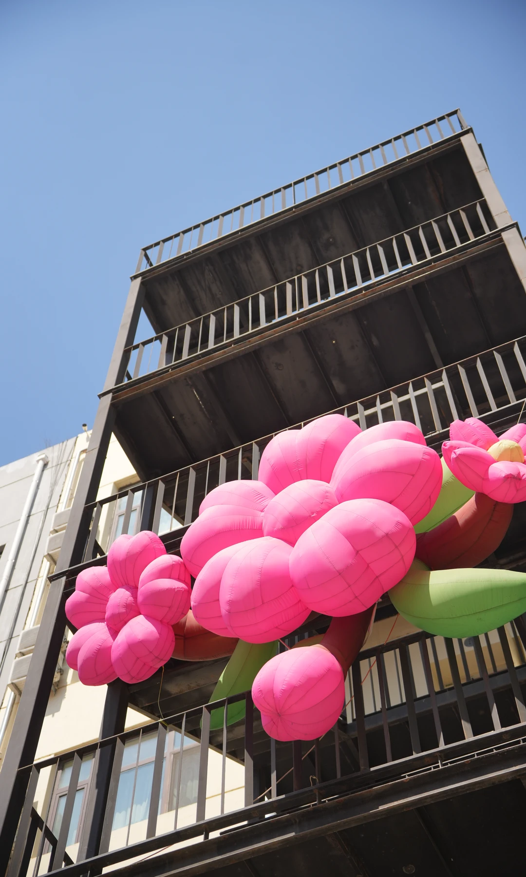 中央大街这家老建筑庭院酒店 夏天不好订吧