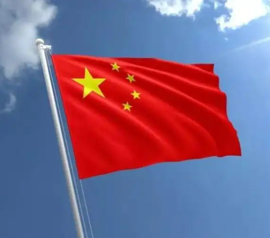 俄媒这次又抛出一个相当大胆的判断：哪怕美国把能够调动的军事力量全部集中到中国方向，11艘航母全部压上，再把手里的尖端武器悉数投入，真要打到最后，胜出的一方依旧会是中国。
 
把时间放到2026年9月来看，美国海军现在确实维持着11艘航母体系，数量全球第一。“尼米兹”级和“福特”级航母再配上驱逐舰、核