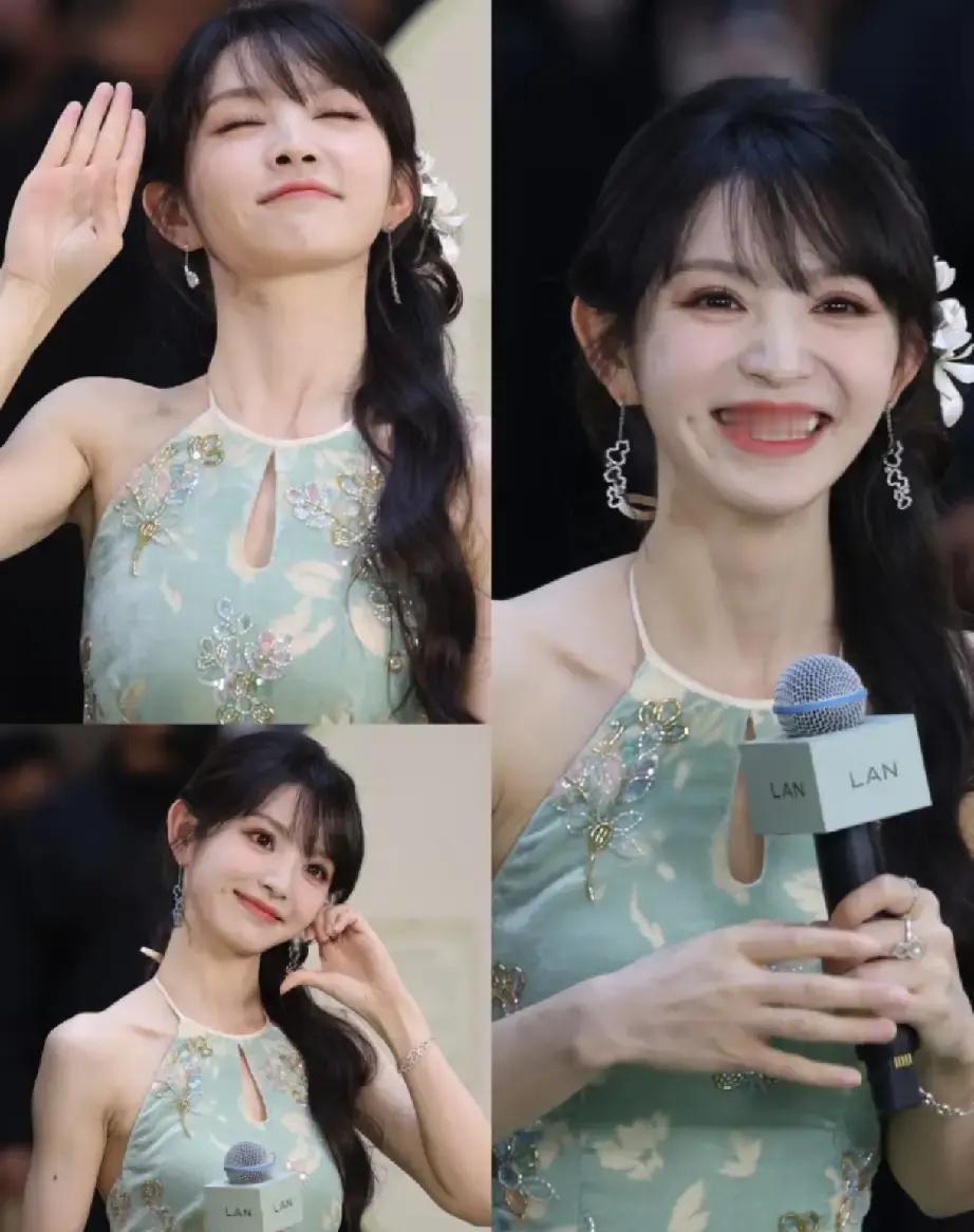 田曦薇大概是近几年年轻小花里，被扣“恶女”帽子扣得最狠、却又红得最硬气的一个。
长着一张毫无攻击力的大眼甜妹脸，骨子里却是个根本不服软的硬茬。
当年凭借爆款剧刚有了热度，换作旁人早就开始立乖巧懂事的人设，她倒好，铺天盖地的争议全砸过来。从早年经历被添油加醋，到活动上一句玩笑话被逐帧解读，甚至连活