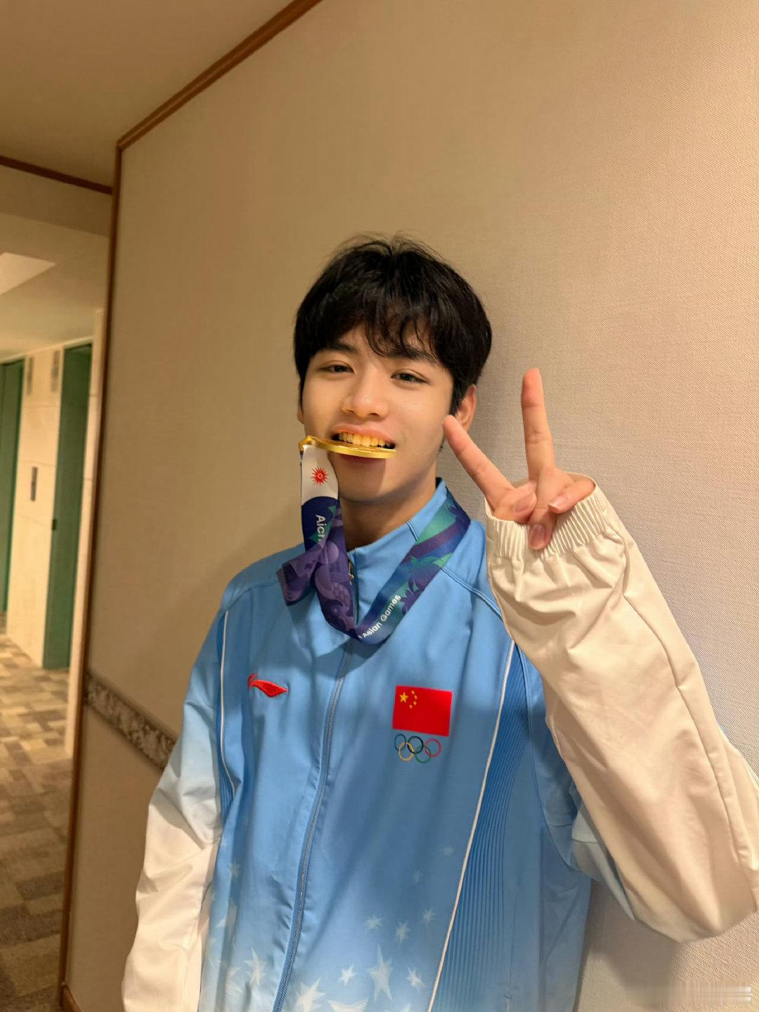 #句号 钟意#只知道亚运金牌打野超棒的呀[打call][打call][打call] ​