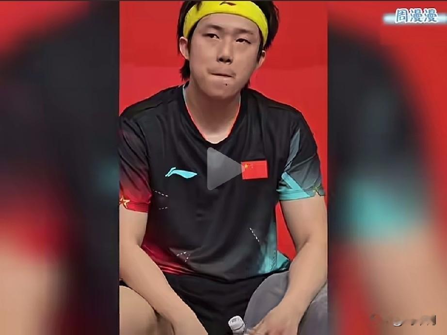 王楚钦0:3输给张本智和，看着日本队狂欢的样子，王皓教练的眼里快喷出火了，而他必须安慰王楚钦，不要自责，尽快调整状态，在下面的比赛里赢得胜利。

不得不说，日本乒乓队的进步越来越快，张本智和两兄妹，已是日本队的领军人物。