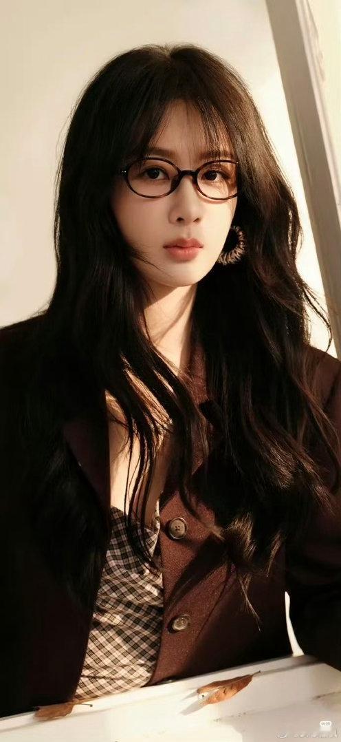 #宋佳做什么都会挨骂那就拿奖#
紫妹虽然能说没有拿到奖，比较遗憾。
但是也不能否认宋佳，宋佳真的是实至名归
也特别特别棒的 ​