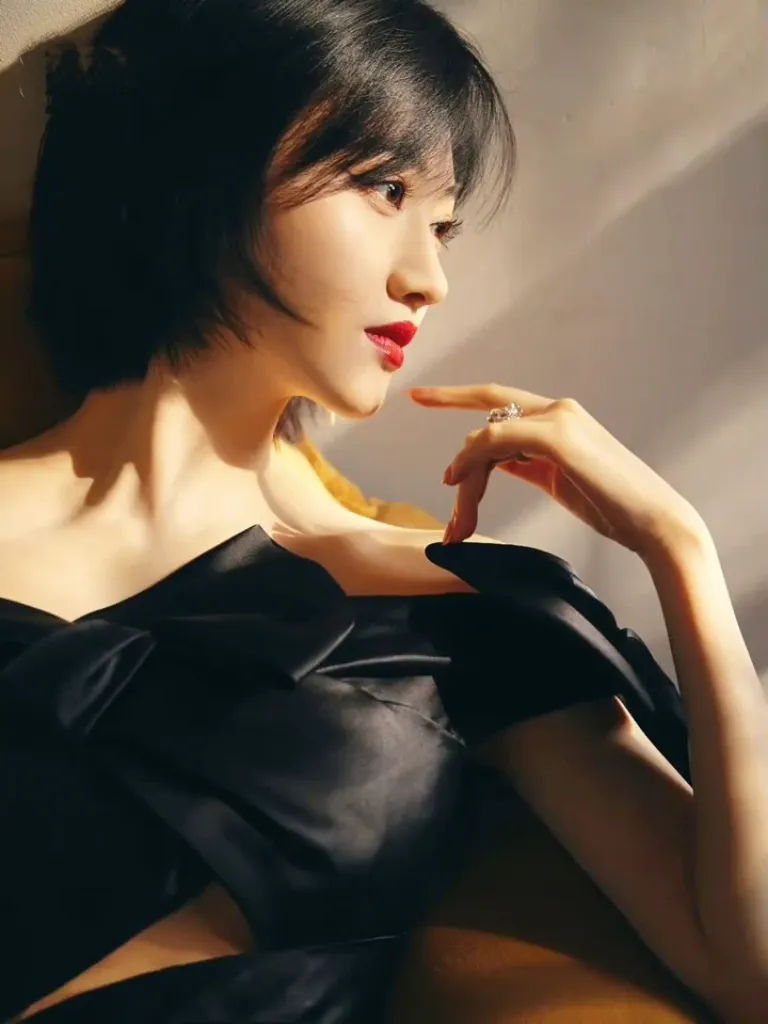 女星景甜纤细小蛮腰，性感撩人[心][心][心][心][赞][赞][赞]...