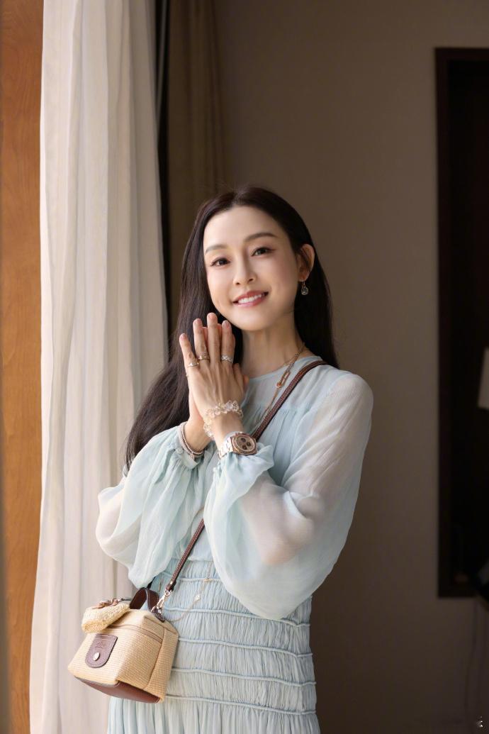 #范玮琪方否认曾说不然就会像大S##范玮琪方声明# 17日，范玮琪公司发声明，称网络大量流传范玮琪曾称陈建州“好险没有去日本，不然就会像大S一样”等内容，声明表示：“范玮琪女士从未发表过上述言论，系不实谣言”，透露近期范玮琪身心俱疲，仍需照顾生病亲属和年幼孩子，网传言论和传播 ​