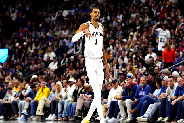 看到这事儿，直接沉默了。    4月27日，马刺在季后赛G4以114-...