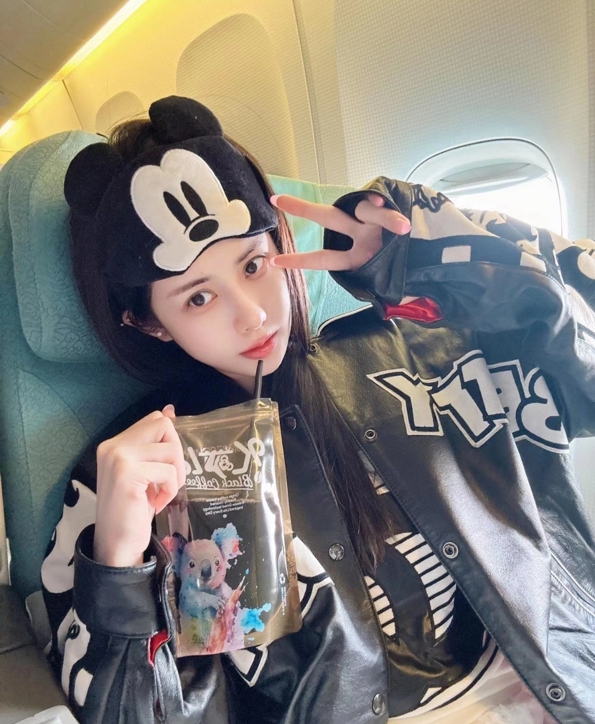 确实是员工做错事情了 身为老板她会有点急发火 也挺正常的吧！毕竟直播的...