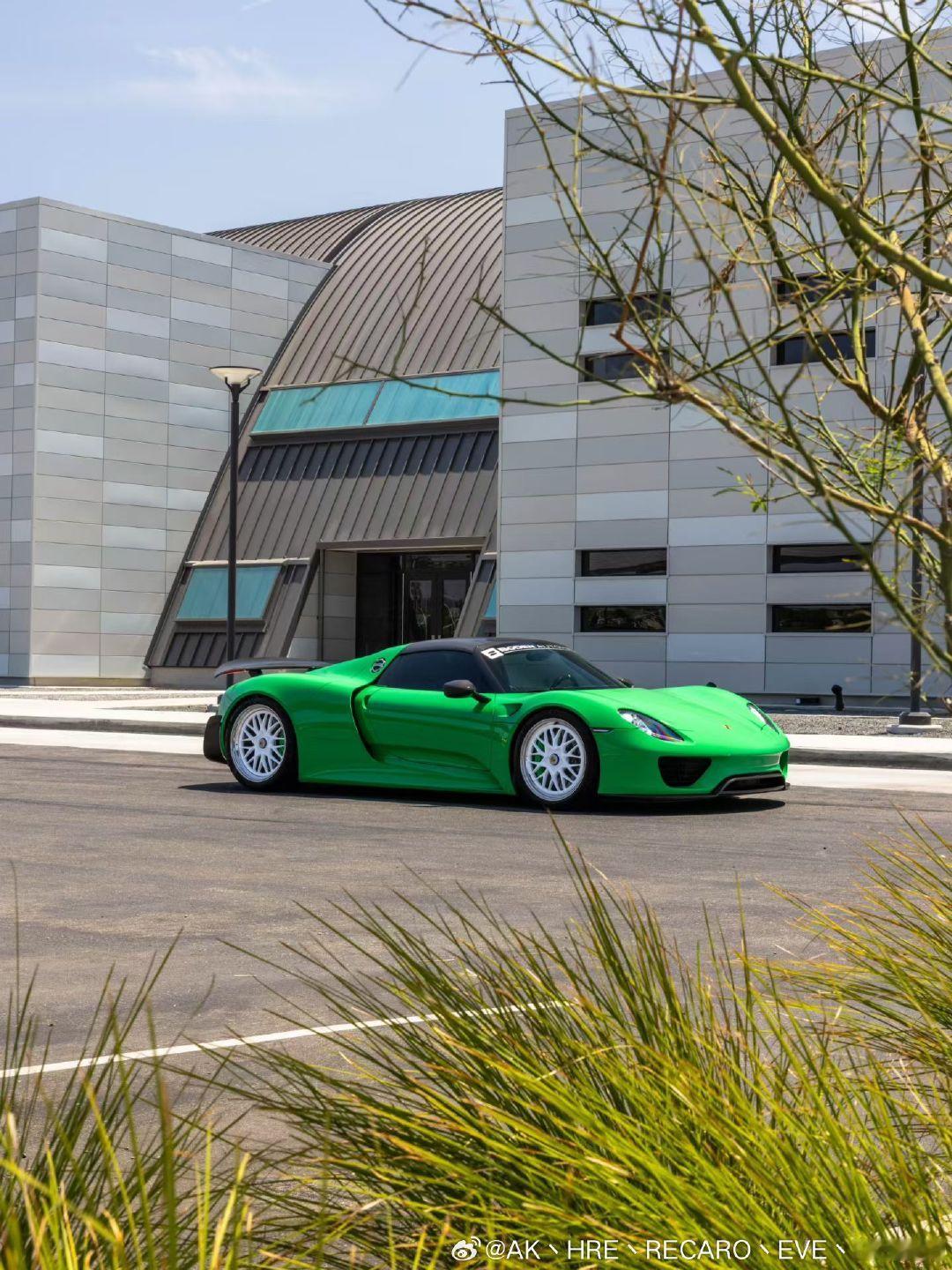 保时捷 918 Spyder 改装 HRE 520 亮白色 外圈抛光银 Gloss White/Polished Clear FMR barrels. 亮白漆面细腻纯净，外圈镜面抛光银质感高级 #保时捷[超话]# ​