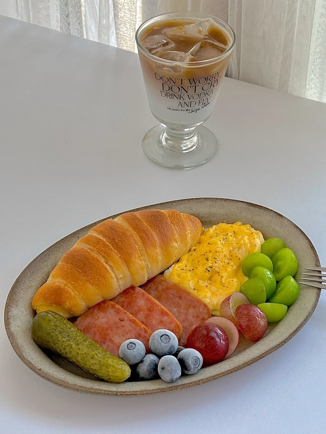 ☀️工作日早餐｜盐面包滑蛋午餐肉一盘端早餐