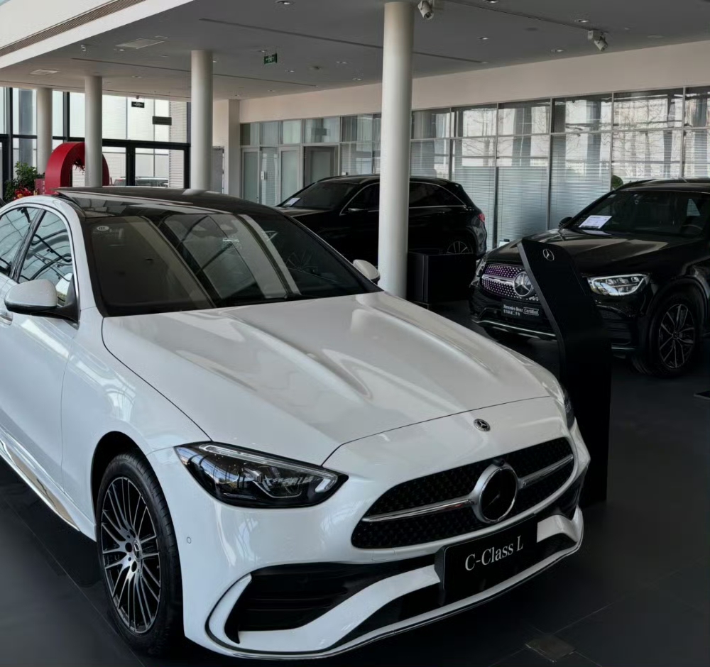 宝马7系狂降27万！BBA集体价格崩盘，传统豪华车彻底扛不住了，从加价...