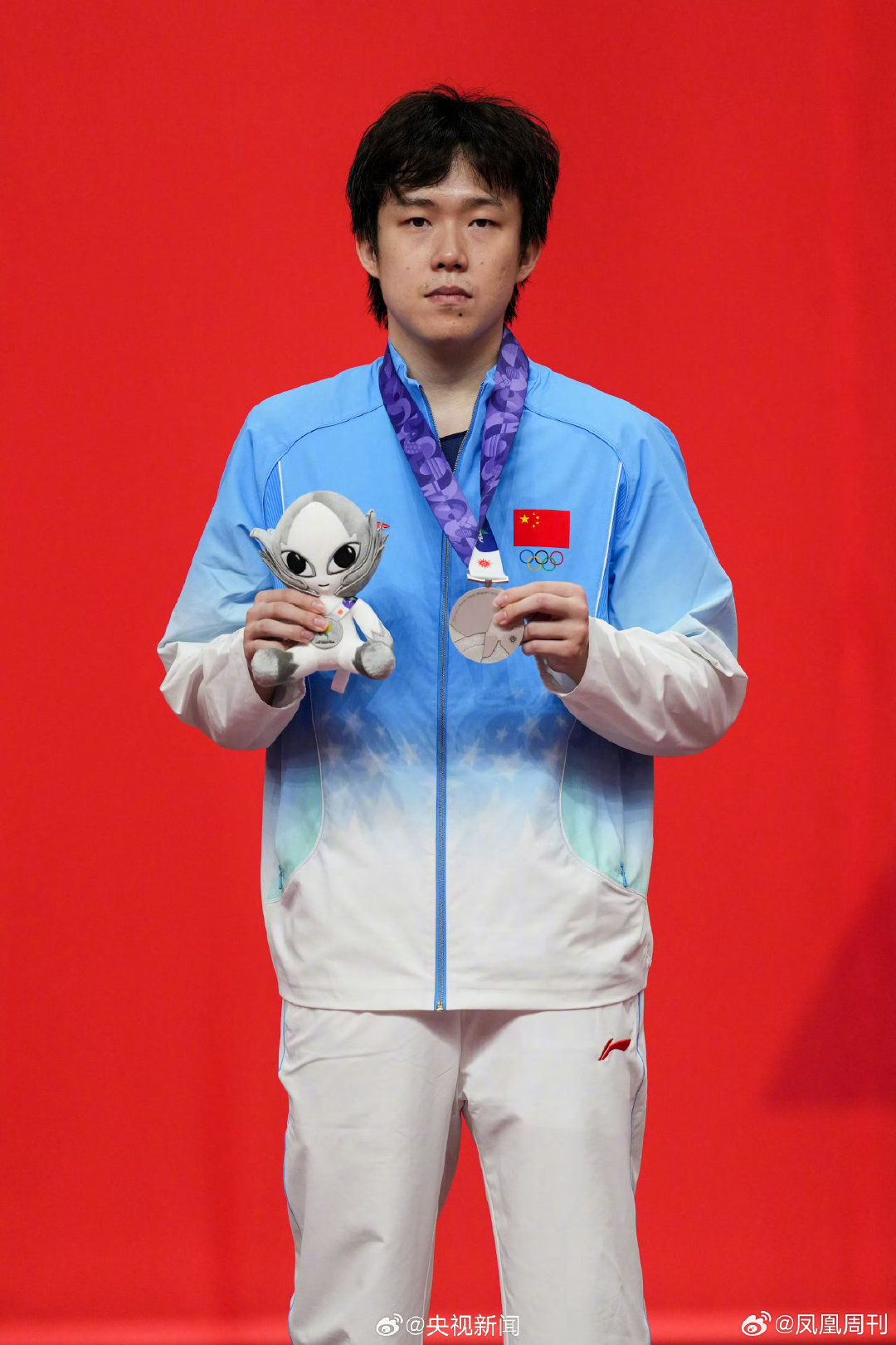 【#林诗栋金牌#[金牌]】#林诗栋4比0王楚钦# ​​​​ 2026亚运会乒乓球男单决赛，夺冠，获得亚军。#国乒包揽金银牌#，祝贺！​​​​