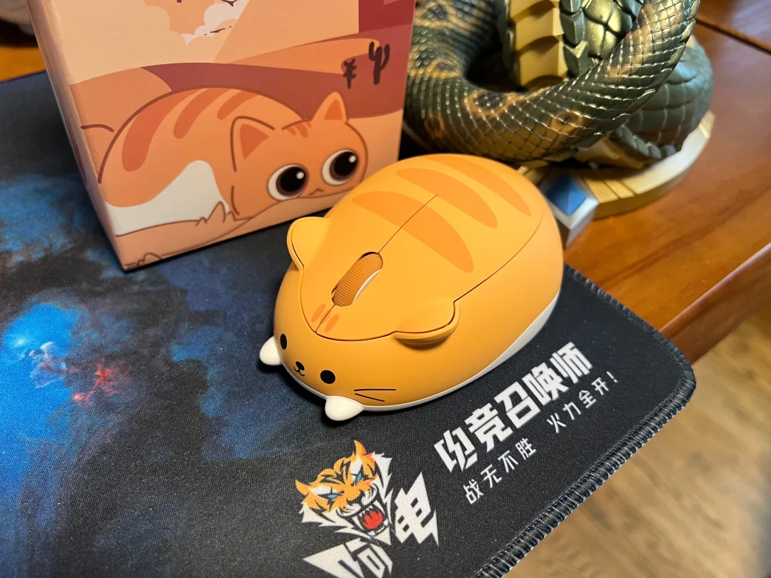 你还别说，卡特这猫标设计的还挺好玩，居然还有两颗蛋蛋，公猫啊哈哈哈，没有母猫吗？