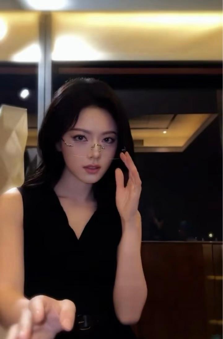 赵今麦新剧为自己洗清职场冤屈  徐迟真的太有魅力了，这个发言简直就就是有理有据，口齿清晰，能打工人真的是狠狠羡慕了！ ​​​