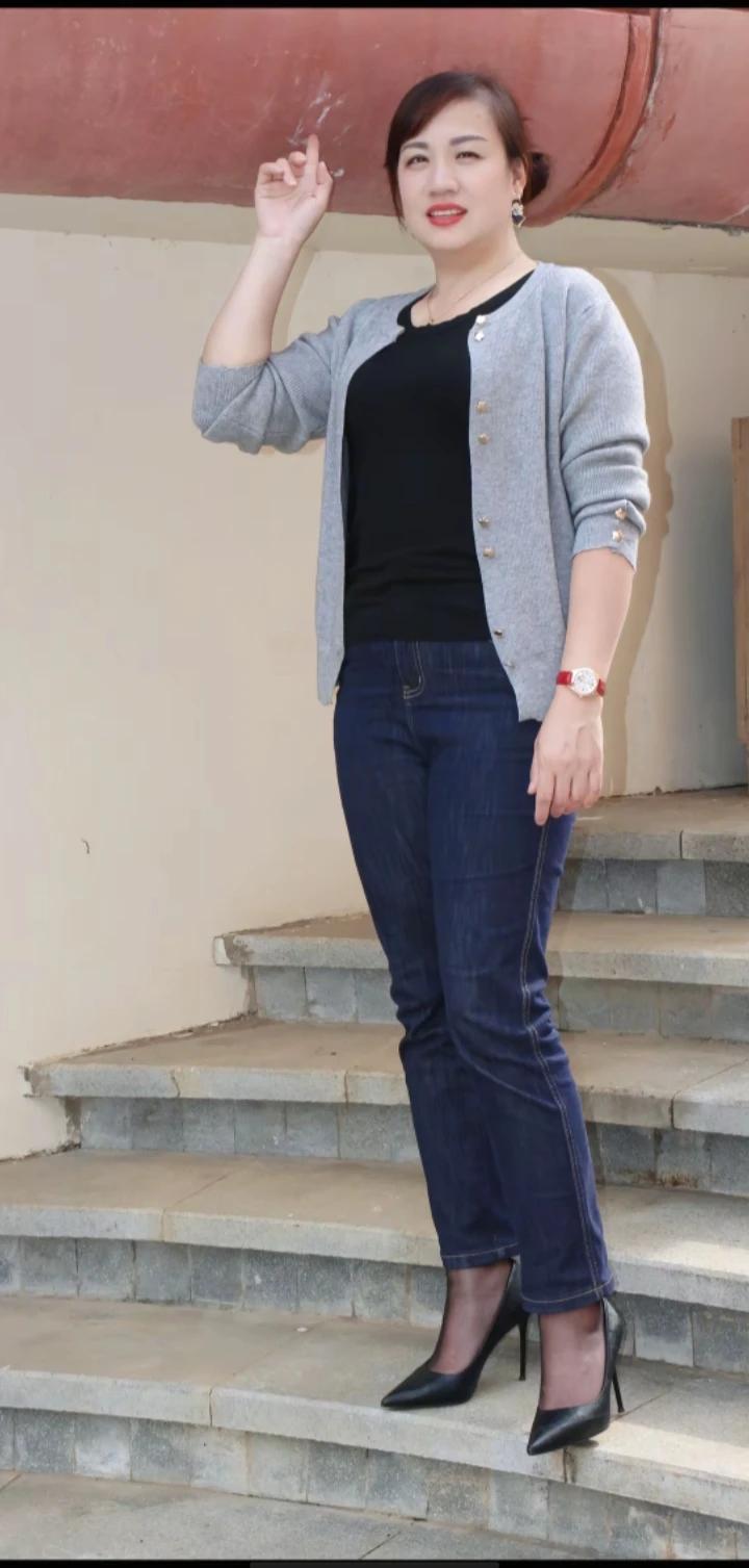 [玫瑰][玫瑰][玫瑰][比心][比心][比心][呲牙][呲牙]