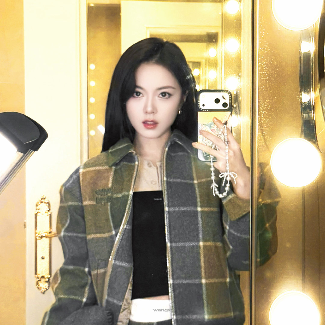 好像都有角色的影子
🌧️  
💼  
🍒  
❄️🍒/👑？ ​