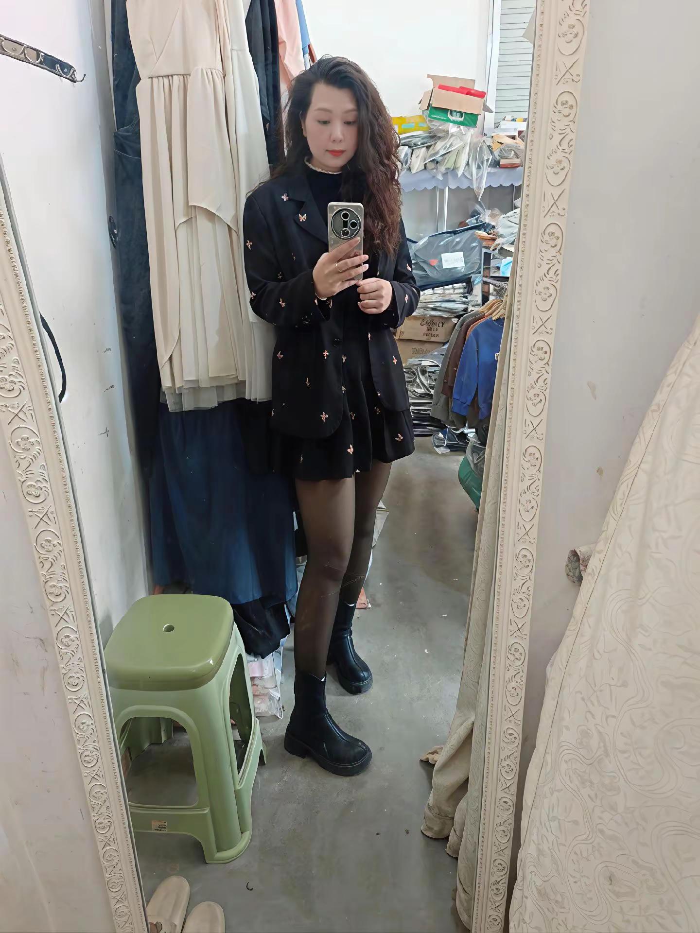 <p>黑丝永远的神 随意穿搭 今日打卡  冬季 <!--{img:0}...