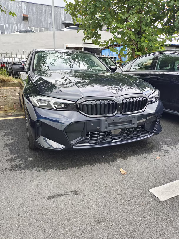 22万+ 的宝马碳黑330li，只卖三天