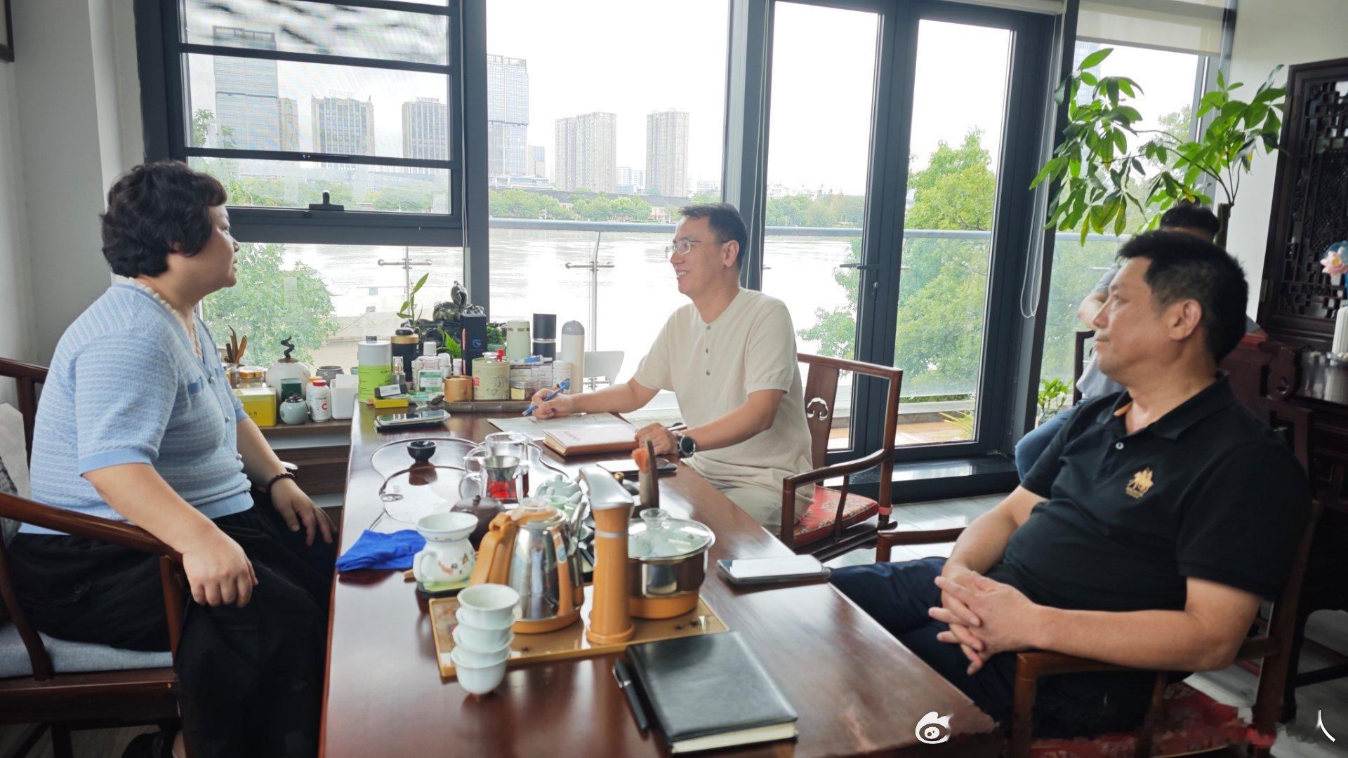 8月12日，鄙人孟怡昭接待浙江孵星未来产业运营管理有限公司总经理卢晨霞、科创投资部副总监李少杰、科创投资部王彦钊莅临我蓝源资本参访交流；由杭州资本全资子公司杭州市科创集团、浙江省国有上市金控平台—浙江东方旗下杭州东方嘉富资管理及专业创孵管理团队共建，构建“国有资本引导+市场化运作+地 ​