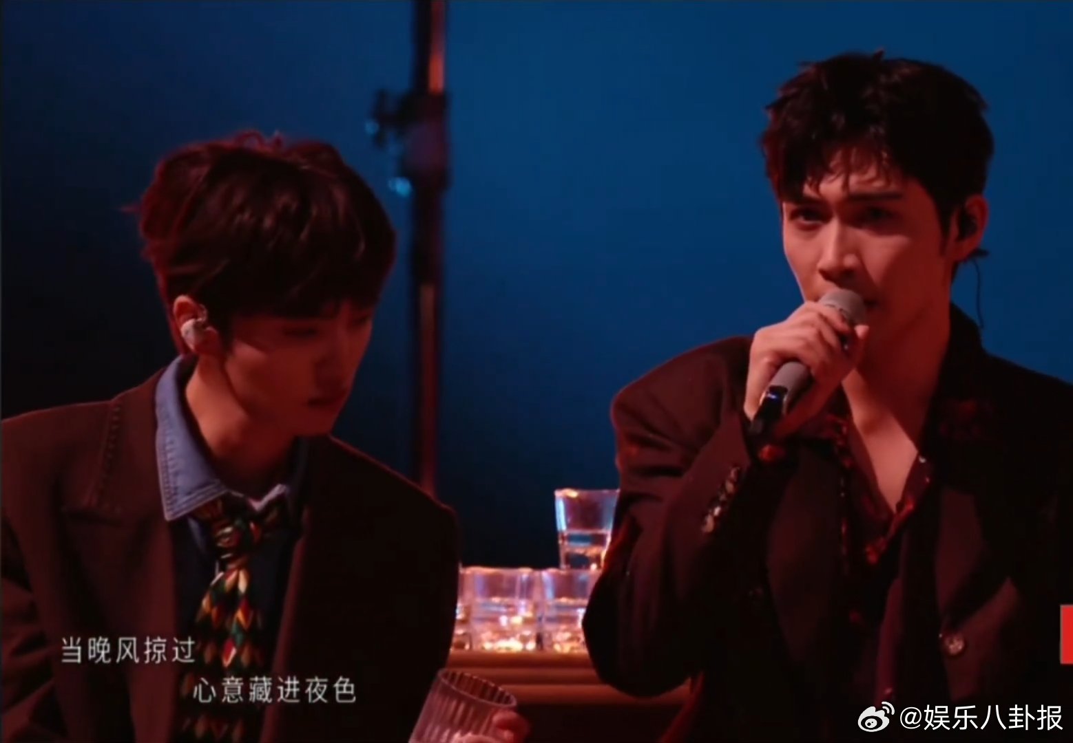 #张彬彬管健嘉晨跳华尔兹王赫野跳摔跤##你的眼神直拍#同样是双人舞，张彬彬管健嘉晨是氛围感华尔兹，王赫野用独有的方式认真完成表演。 ​