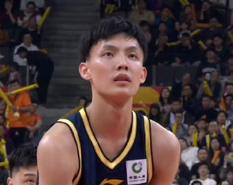 CBA常规赛第16轮全面开打，广东宏远继续坐镇主场迎战北控男篮，通过四...