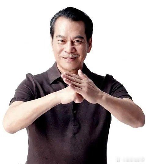 香港演员陈观泰去世，享年80岁。[蜡烛]

香港一代邵氏武打巨星陈观泰今早不幸逝世，疑因脑出血抢救不治。

1967年，陈观泰以武行进入演艺圈，成为刘家良和唐佳班中的武术指导。1972年，主演张彻执导的电影《马永贞》，饰演清末拳师“马永贞”，由此被观众熟知。 ​