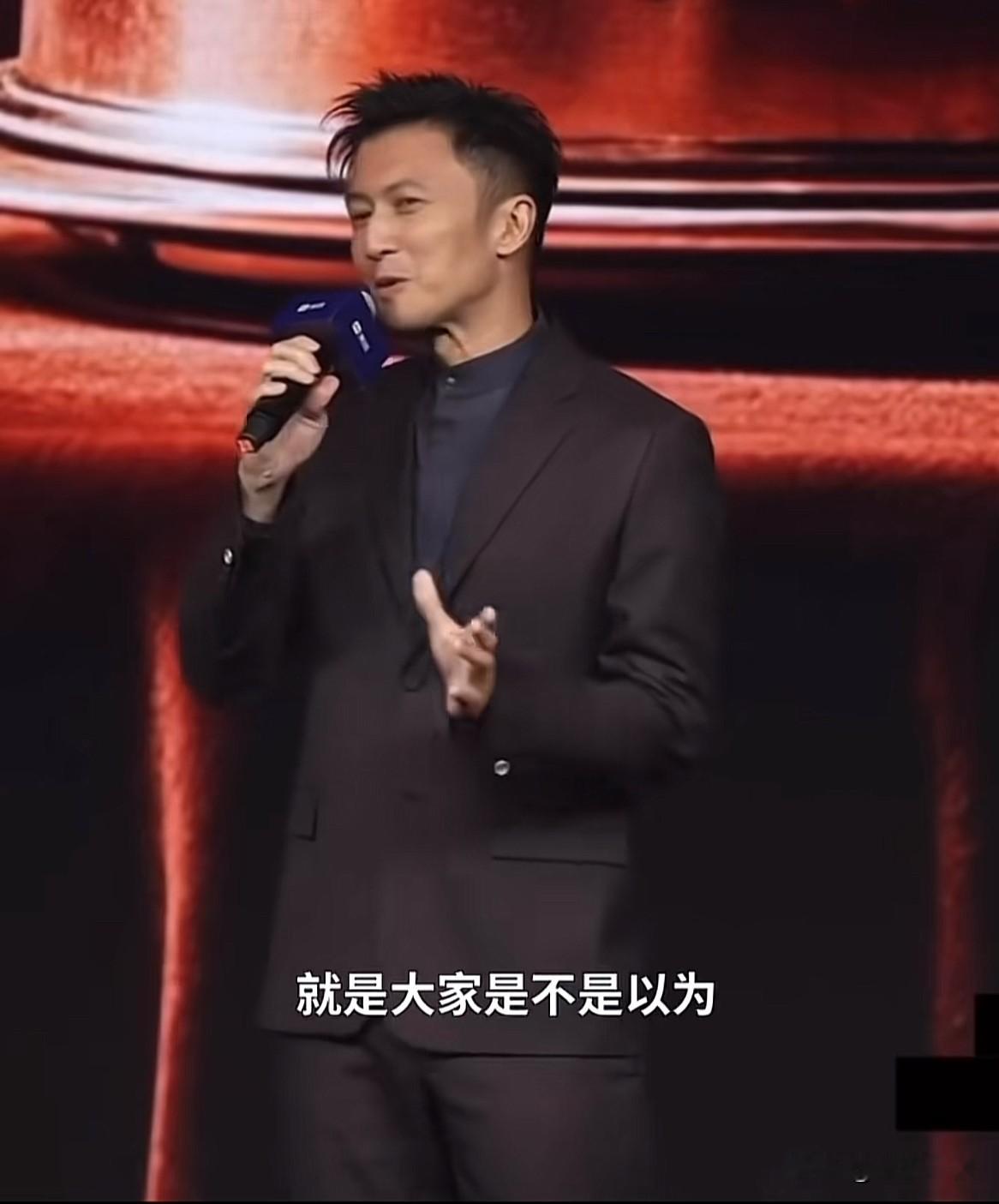 谢霆锋说“大家是不是以为我去探店就不踩雷，我也踩雷的好吗，只不过是踩雷的视频我不转发。”

谢霆锋说的很真诚啊，哪有人去探店不踩雷的，而且对于美食的评价大家都很主观，因为每个人的口味需求不一样。

谢霆锋发出来的探店视频肯定是符合他的味蕾的，但不一定符合所有人的口味。而且他不发踩雷的视频也是对商家的