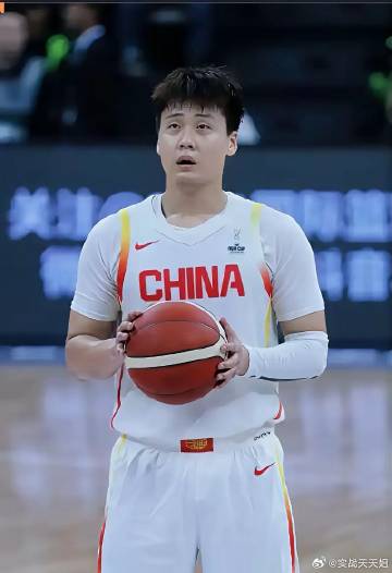 中国男篮后卫打球有几怪！最近看中日比赛，发现咱们后卫真不是乱来。廖三宁...