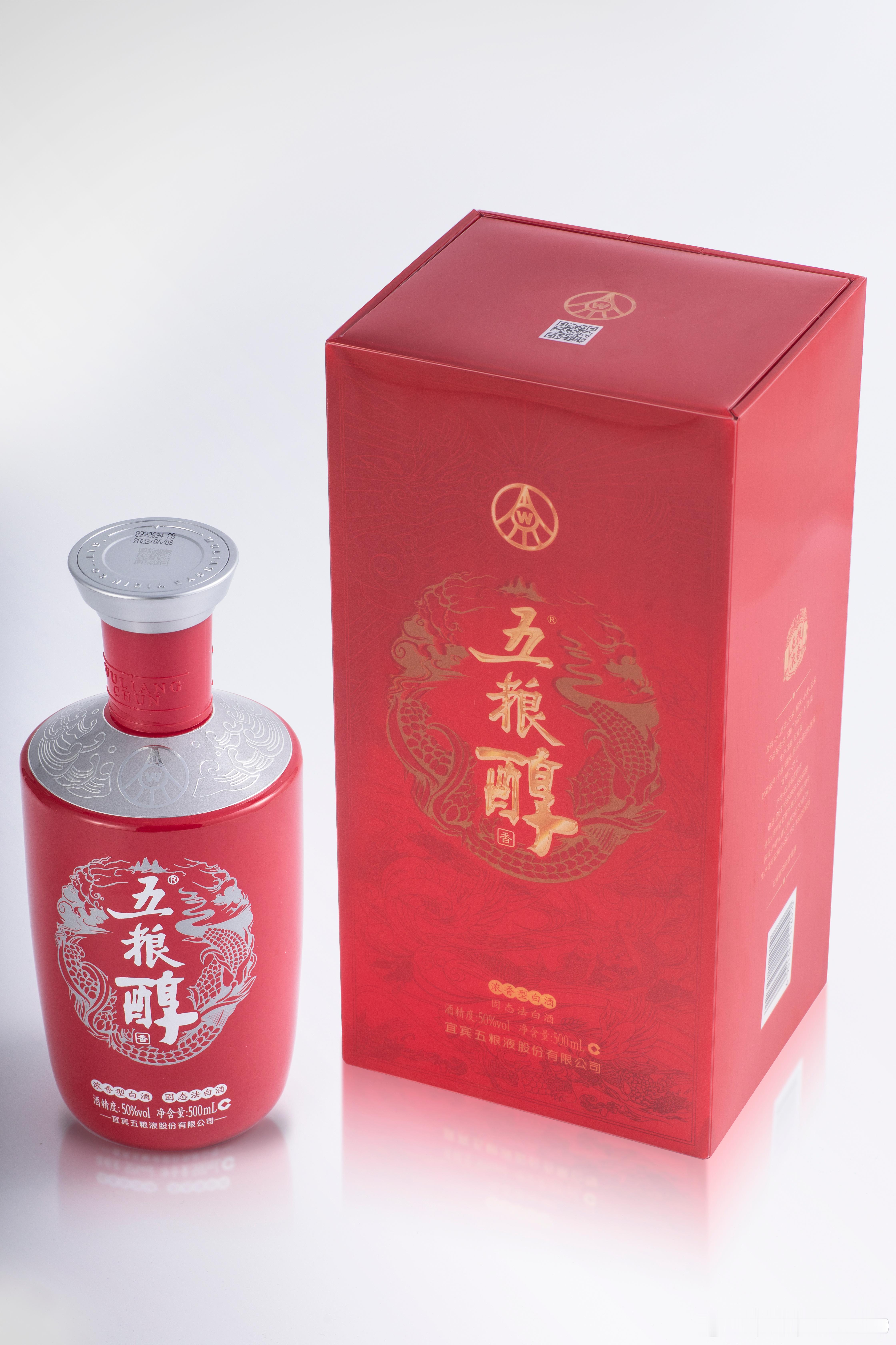 新手选酒指南，这6款百元内纯粮酒闭眼入
刚开始喝白酒，最怕什么？一口下去辣喉咙、烧心难受，从此对白酒产生心理阴影？别担心！
今天专门为白酒新手挑选了6款百元内的"温柔派"好酒，每一款都经过万千酒友验证——口感顺滑、香气舒适、喝完不上头。无论你是第一次尝试白酒，还是想找到适合自己口味的入 ​