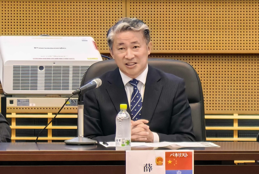 要论全球“反华”的劲头，日本还真能拔头筹。日前，中国驻大阪总领事馆办国庆招待会，薛剑总领事致辞时一句话直接点炸了日本舆论：“日本在反华、嫌华这一项上，已经成了世界冠军。”


这话不是外交辞令里的修辞。薛剑当场给了一整套论证：中日关系陷入邦交正常化以来最严峻的局面，根源在于明治维新以来日本社会延续至