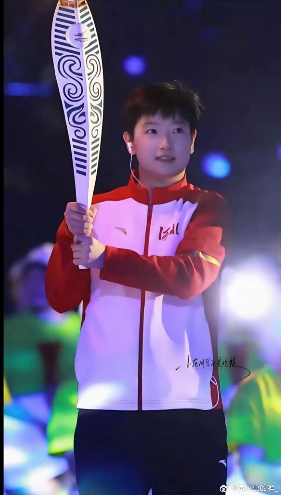 莎莎 是莎莎
管他什么节目 咣咣一顿瞅#河北省第十七届运动会开幕式##孙颖莎火炬手##青少年楷模孙颖莎# ​