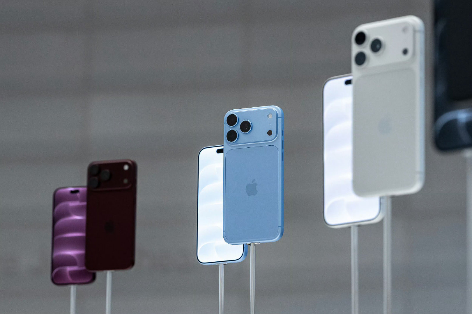 #iPhone18Pro转手就能加价3000元#能不能加价3000块卖现在还说不定呢，毕竟还没真正发货，也不是首销批到货，都不一定是这个价。 ​