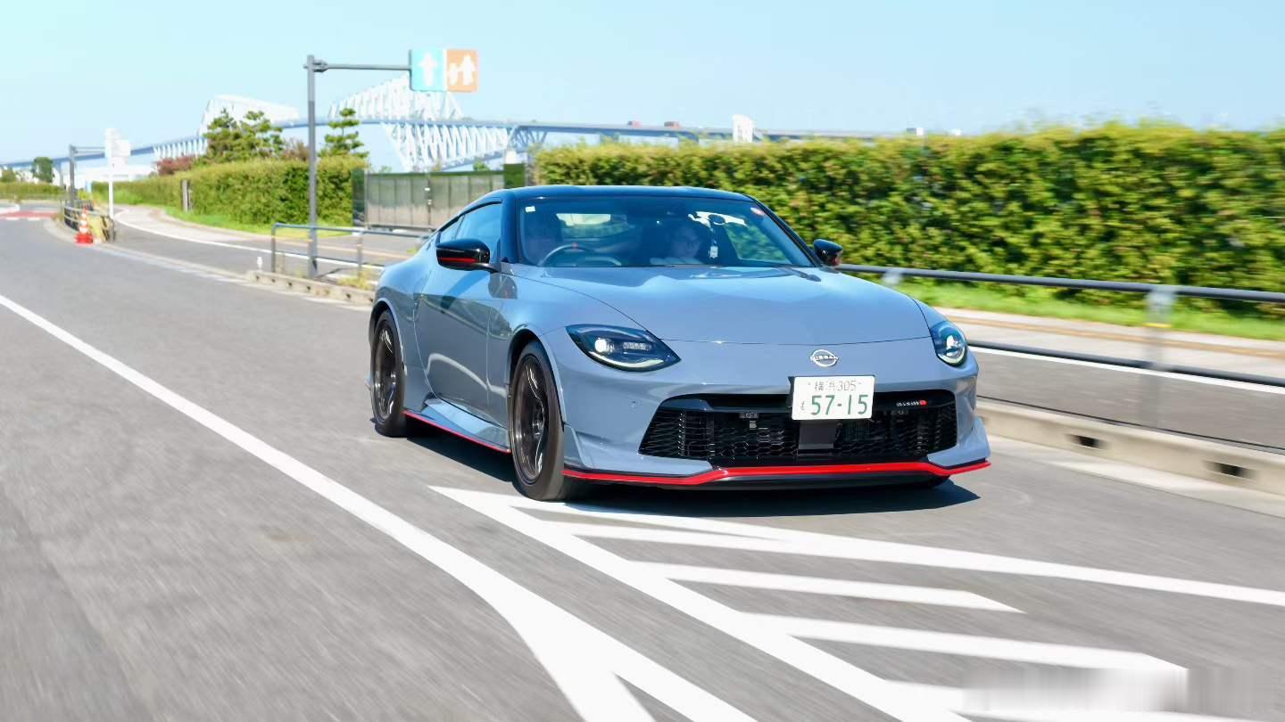 日产400Z nismo真的太好玩了，爱不释手的感觉，高性能油车的快乐几乎很少有新能源车能做到！晚上还在湾岸线跑了会！[点赞] ​