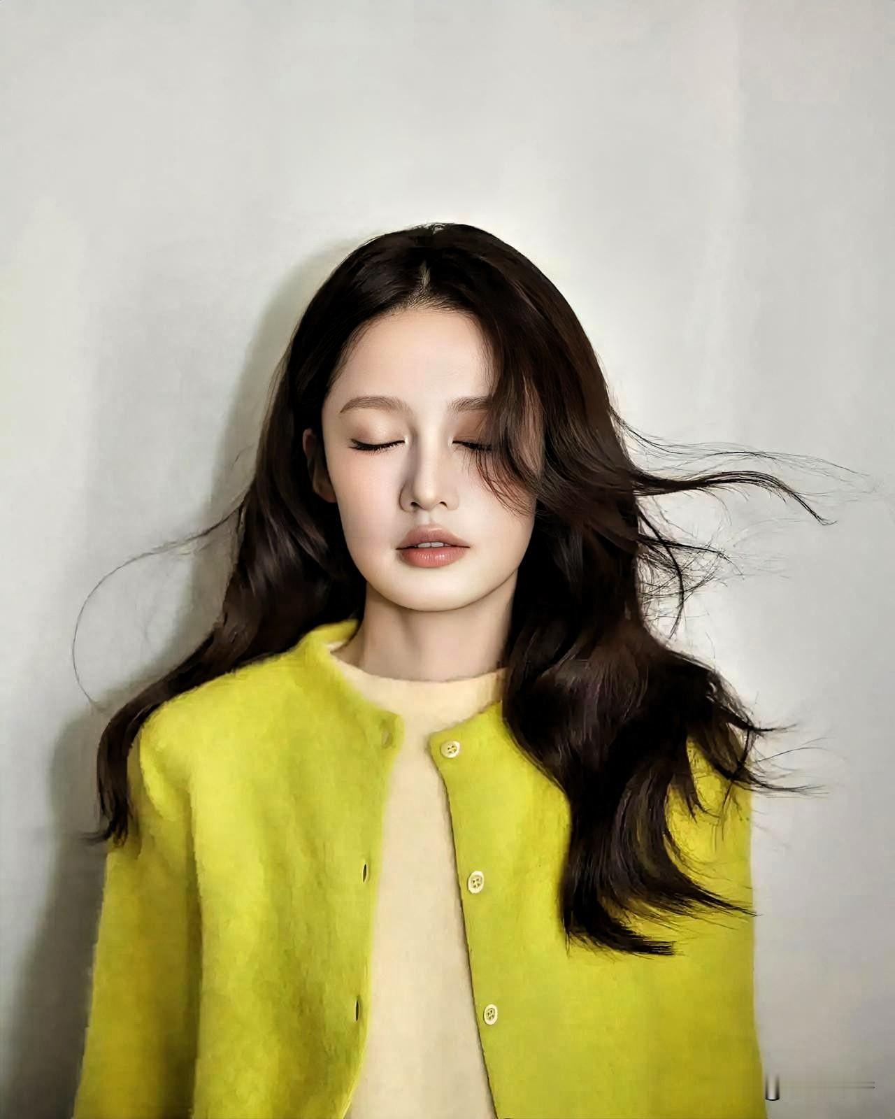 李沁估计很难结婚了！

原因很简单，

不是因为没人馋她的身子了，也不是因为她要求太高，而是如今的她早已不需要用婚姻来证明自己！

李沁36岁了，摸爬滚打娱乐圈18年，身边的人优秀不计其数，但从来没有传出过绯闻。

李沁曾经说过宁缺毋滥，喜欢三观契合的人，想找人一起结婚。

如今36岁的她，似乎已经