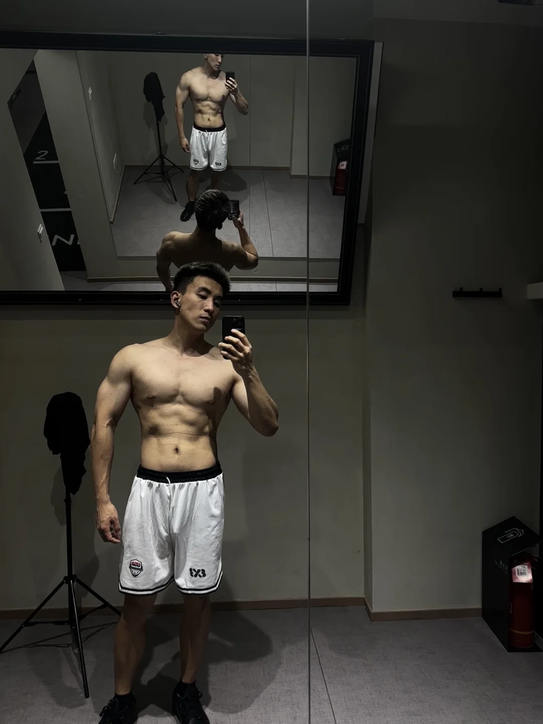你觉得社会针对你，公司欺负你，说明你没本事把它们做物理隔离，对，就这么简单，不用