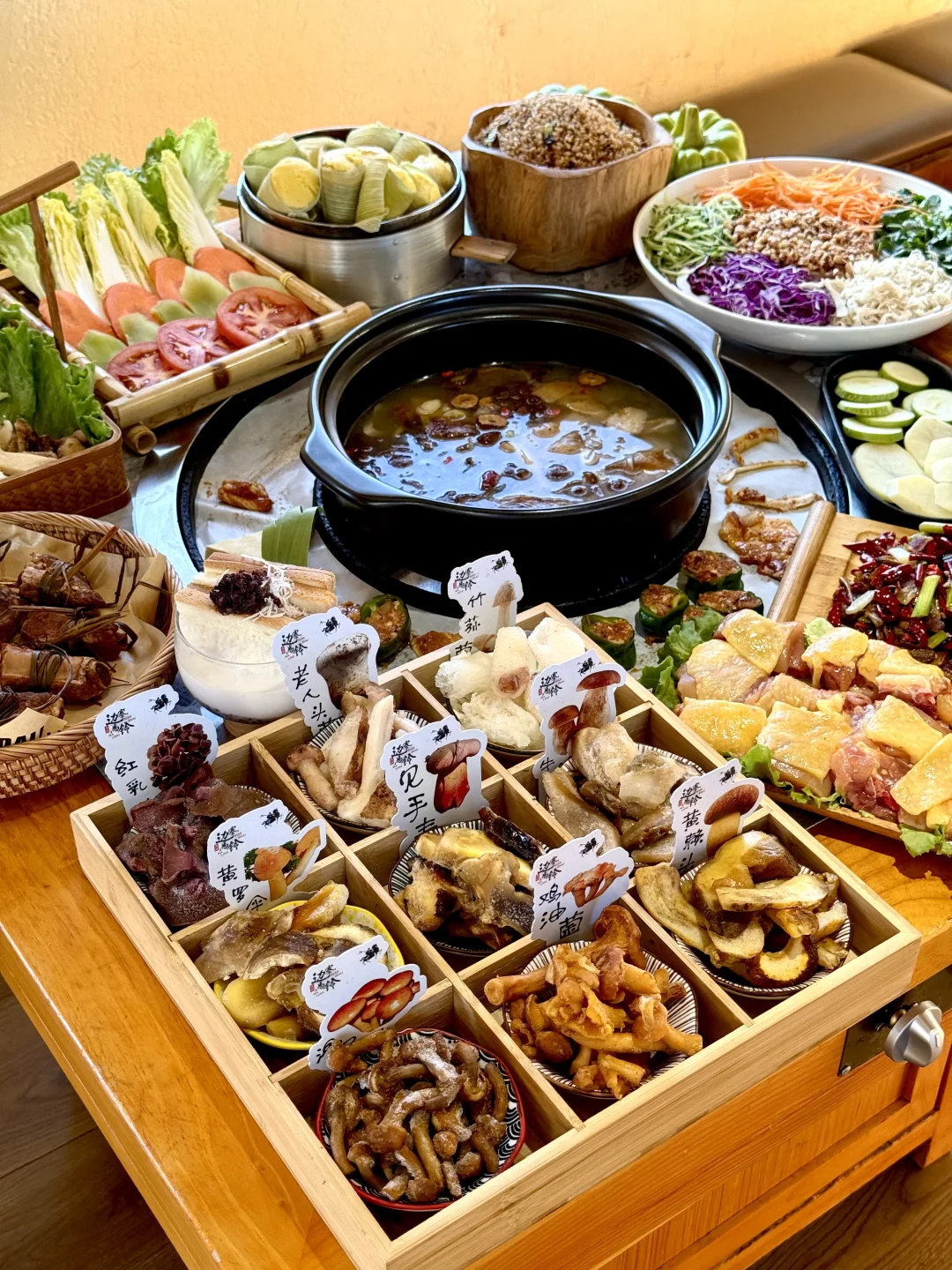 大理古城挖到宝！人均才60涮烤野生菌火锅！